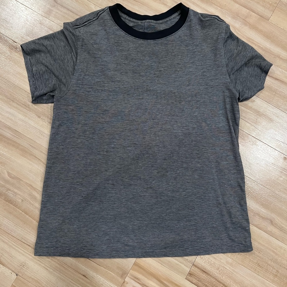 LULULEMON TEE